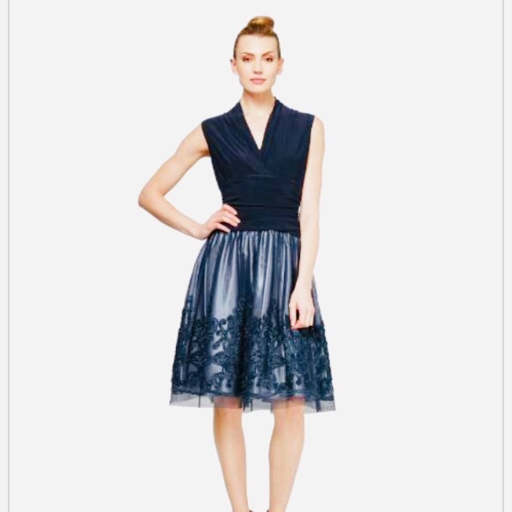 💙 Like NEW ! Beautiful midi  navy blue dress.